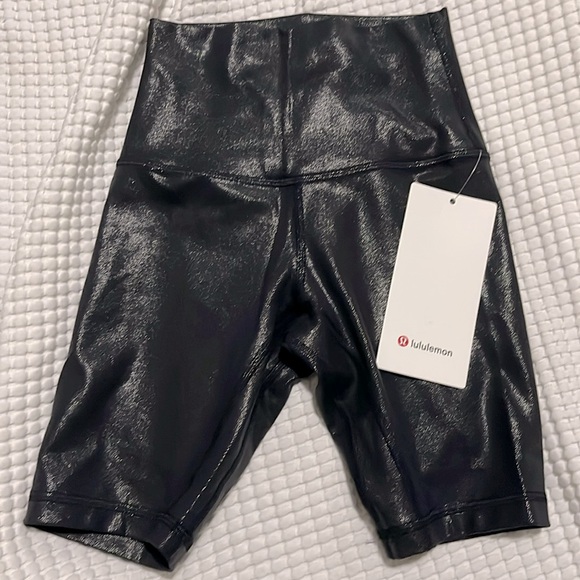 NWT- Lululemon - 0 & 2. Align HR Short 8” *Shine
